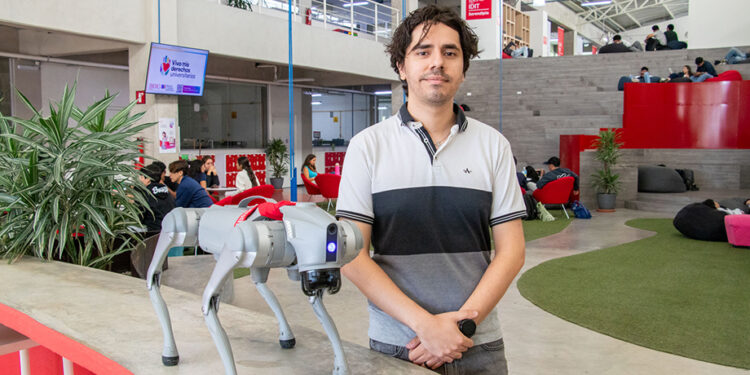Un nuevo integrante de la IBERO Puebla: perro robot llega al campus