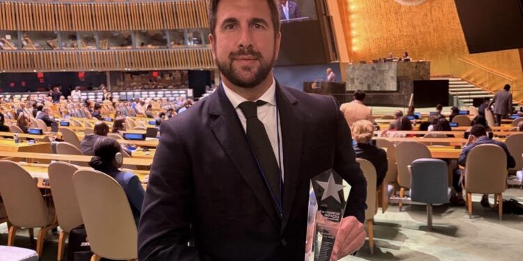 Enrique Riquelme recibe el Premio de Impacto Iberoamericano 2026 en el marco de la Asamblea de la ONU