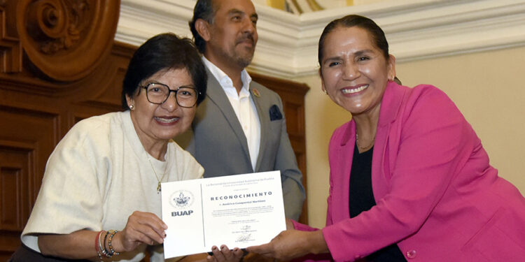 Entrega Rectora Lilia Cedillo reconocimientos a la primera generación de egresados de la FACUFI