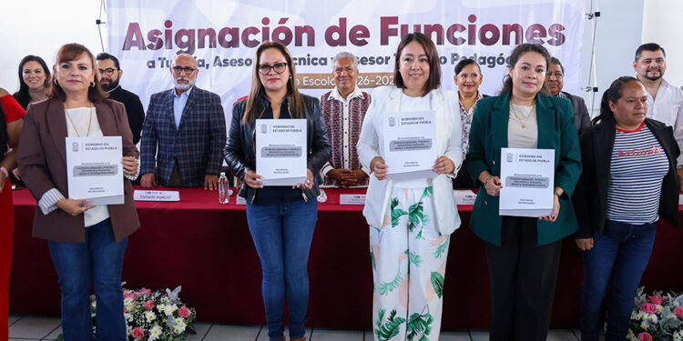Entrega SEP constancias a 170 docentes que asesorarán al magisterio poblano