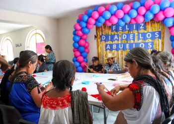 Abuelitos disfrutan de la tranquilidad social que conquistaron desde hace cuatro décadas