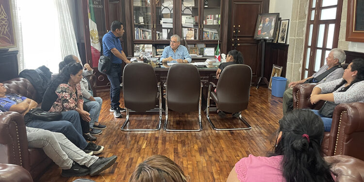 Gestionan obras para sus comunidades en Huauchinango