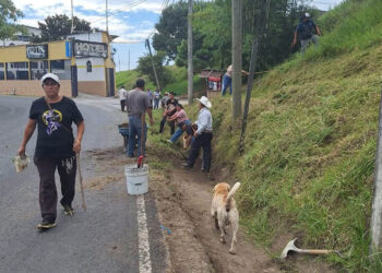 Realizan faena los vecinos de la colonia Manuel Serrano