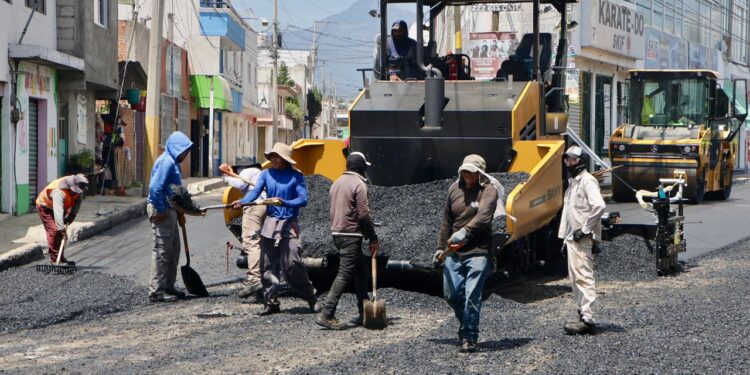 Gobierno del Estado pavimenta la calle San Alfonso en la capital poblana