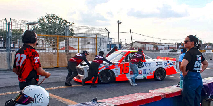 Participan pilotos de Prime Sports en par de prácticas en Monterrey