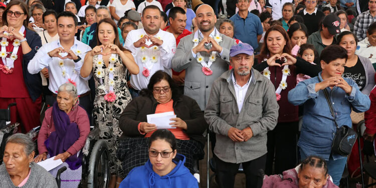SEDIF acerca apoyos y servicios a las familias de Tlatlauquitepec