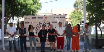 Reúne Gobierno de la Ciudad a personas jóvenes y adultas mayores en jornada comunitaria de yoga