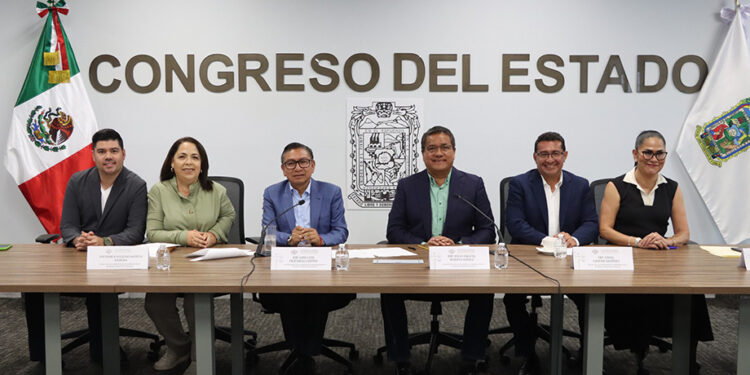 Presentan en Comisión del Congreso informe sobre del estado que guarda el expediente respecto al Ayuntamiento de Acatlán