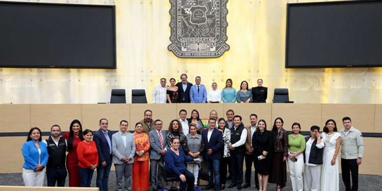 Designa Congreso del Estado a integrantes de Concejos Municipales en Acatlán, Esperanza y Tepeyahualco