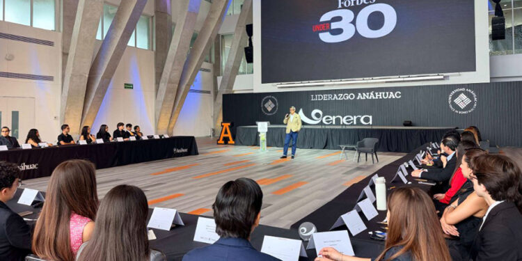 Forbes México conecta con talento universitario y liderazgo de Anáhuac Puebla