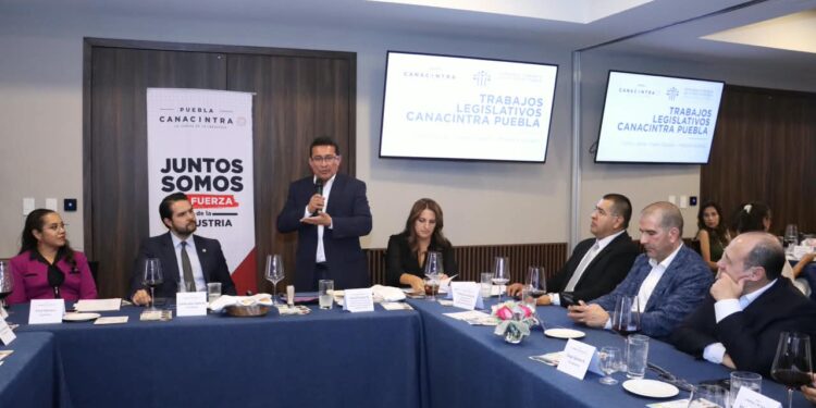 Destaca diputado Pável Gaspar colaboración entre el Poder Legislativo y el sector empresarial a favor de Puebla