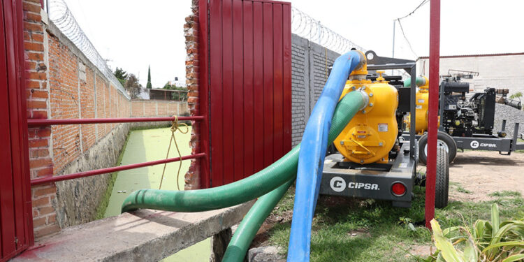 Drenan vasos reguladores en Cuautlancingo