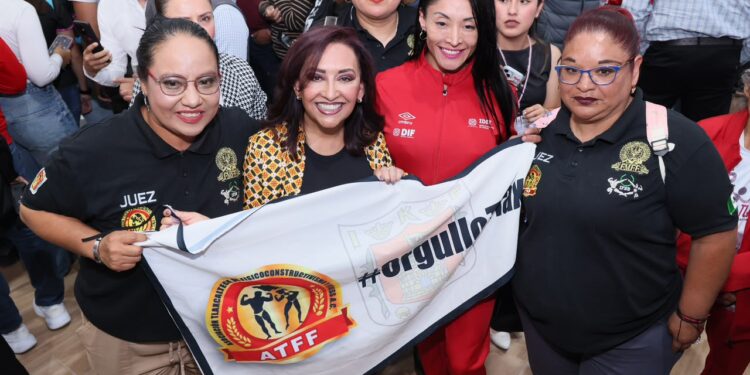 Entrega Gobernadora renovada Unidad Deportiva en Chiautempan