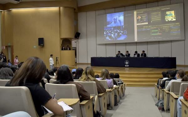 Analiza Robert Keohane retos de la cooperación internacional en la BUAP