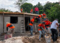 Estudiantes de Anáhuac Puebla construyen 8 viviendas para familias de la Sierra de Puebla