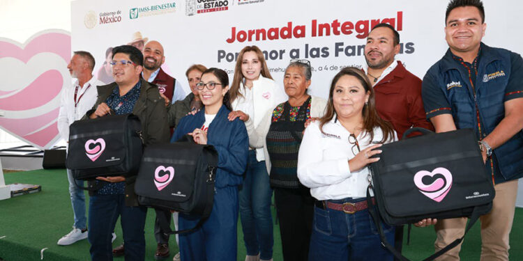 Preside Ceci Arellano jornada Por Amor a las Familias en San Francisco Totimehuacán