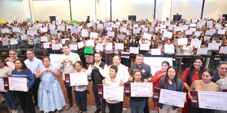 Entregan diputadas y diputados apoyos del Programa de Obra Comunitaria en beneficio de los distritos locales