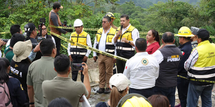 Gobierno Estatal encabeza atención inmediata para recuperar caminos y proteger familias serranas