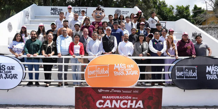 Inaugura Pepe Chedraui y love.fútbol cancha de futbol 7 en el Deportivo Xonaca II