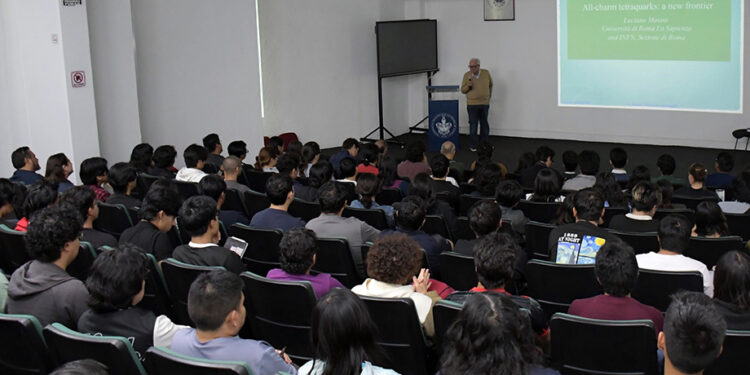 Luciano Maiani, ex director del CERN, dicta conferencias a estudiantes BUAP