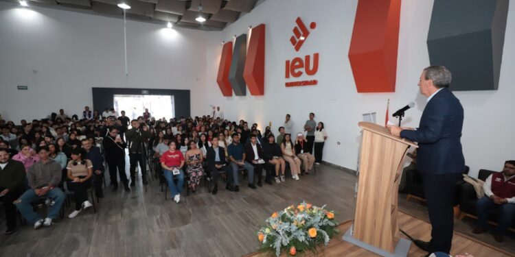 Promueve Pepe Chedraui la cultura de la transparencia entre las juventudes poblanas