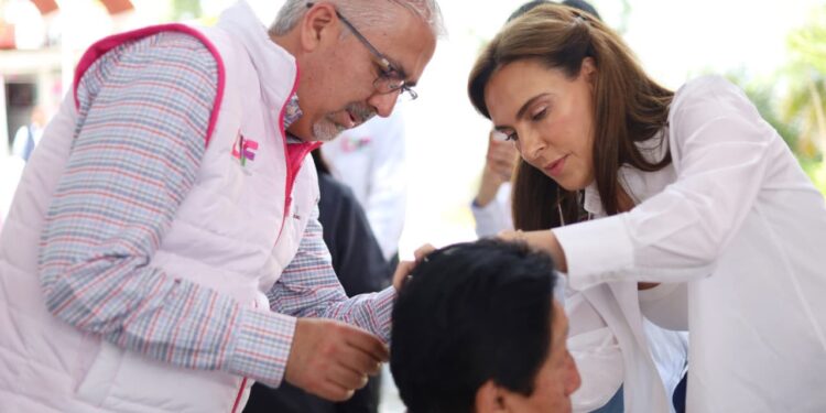 MariElise Budib entrega 60 aparatos funcionales y auditivos como parte de las acciones de inclusión del SMDIF