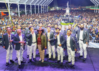 Tonantzin Fernández y Banda Tierra Sagrada hacen vibrar la Gran Feria Milenaria