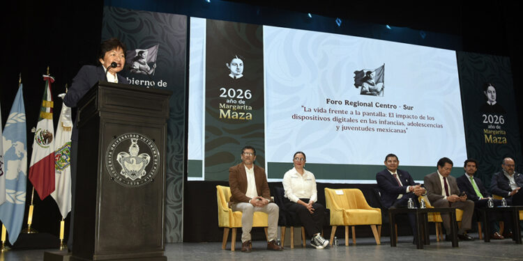 Analizan impacto de dispositivos digitales en niños y jóvenes en el Foro Regional Centro-Sur