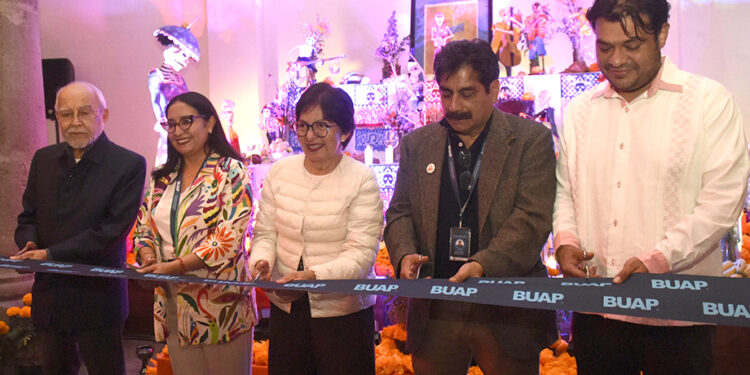 Inauguran ofrenda “Cultura, Muerte y Tradición. Altar dedicado a los Artistas Universitarios”