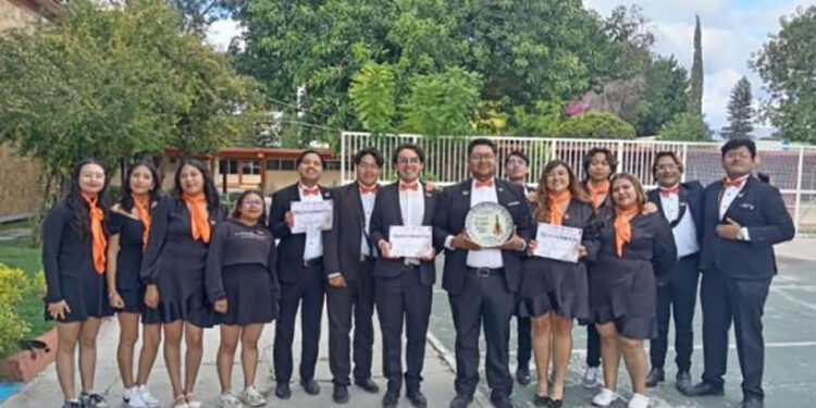 Rondalla Monarca de la USEP destaca en concursos nacionales