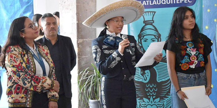 Plasman estudiantes de la preparatoria BUAP de Tlatlauquitepec su creatividad en mural