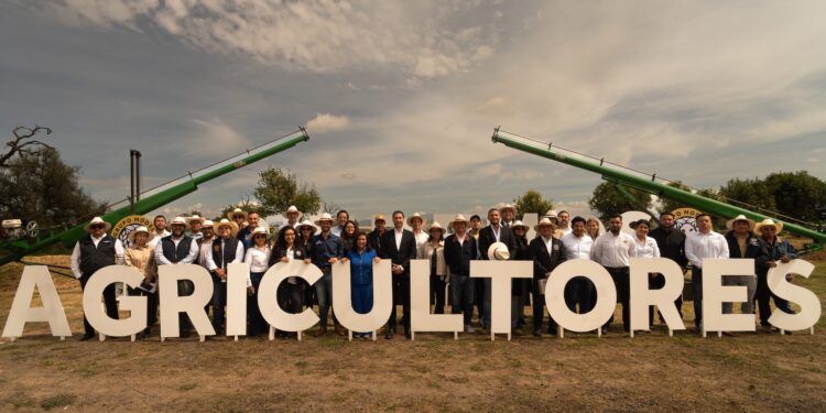 Grupo Modelo comprará 100 mil toneladas anuales adicionales de cebada nacional, a más tardar para el ciclo 2030, impulsando el crecimiento del campo mexicano