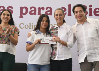 Gracias a las Becas para el Bienestar cerca de 400 mil jóvenes estudiarán preparatoria: presidenta entrega beca Benito Juárez en Colima