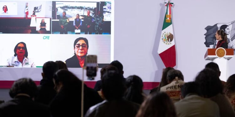 Simón sube a categoria 4 y pone alerta en Colima, Michoacán y Guerrero