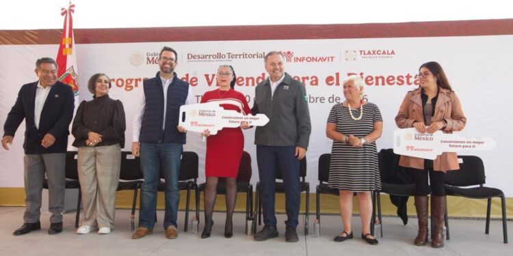 INFONAVIT entrega viviendas del Bienestar a derechohabientes de Tlaxcala