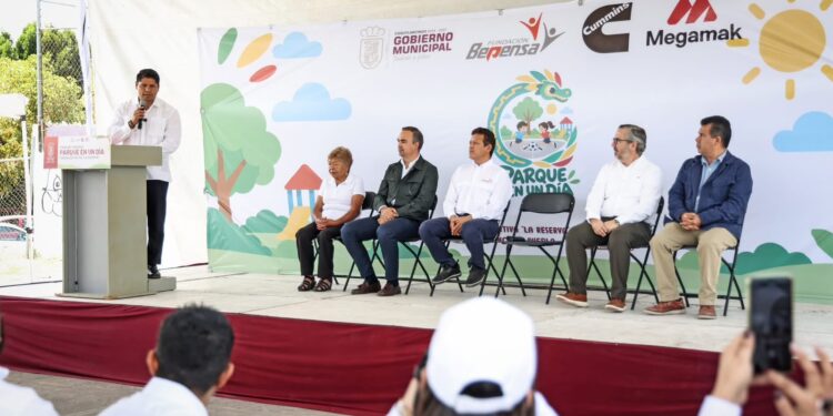 Omar Muñoz firma convenio para rehabilitar Unidad Deportiva La Reserva