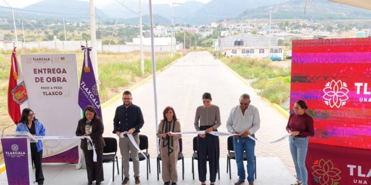Entrega Gobernadora obra de construcción en Tlaxco