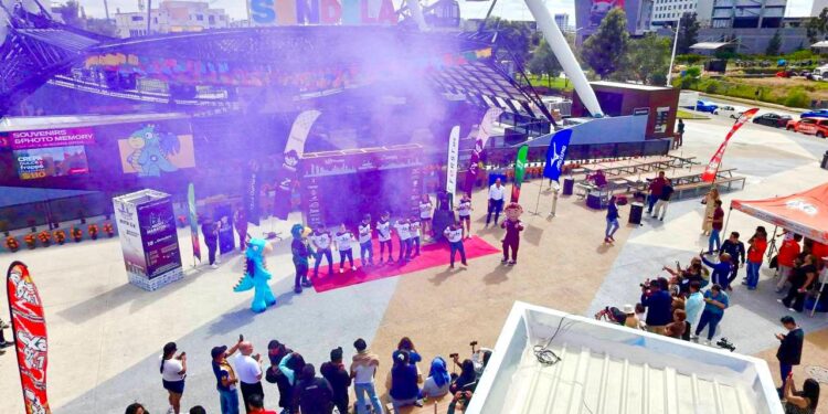 Presenta Gobierno de Pepe Chedraui playera y medalla del Medio Maratón 21K Puebla 2026