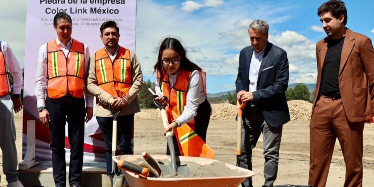 Colocan primera piedra de empresa que operará en el polo de desarrollo de Huamantla
