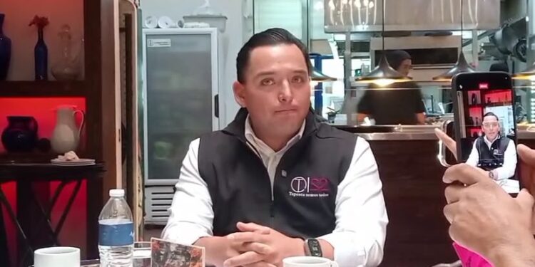 Mario Rendón cuestiona a morenistas que condicionan su permanencia a una candidatura