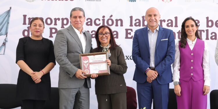 Entrega Gobernadora constancias de incorporación laboral del “Programa Empléate Tlaxcala” 2026