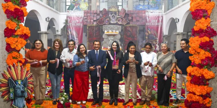 Inauguró Tonantzin Fernández ofrenda monumental y corredor de ofrendas