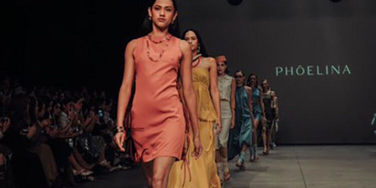 De proyecto universitario a Volvo Fashion Week: egresada Anáhuac Puebla presenta su propia marca