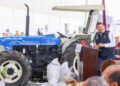 Gobernador Alejandro Armenta acerca maquinaria y tecnología agrícola a San José Chiapa