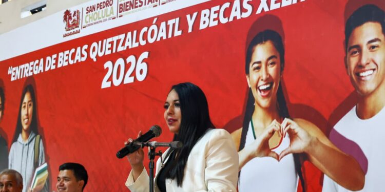 Impulsa Tonantzin Fernández el desarrollo y crecimiento de las y los jóvenes cholultecas