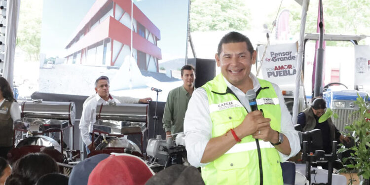 Obra Comunitaria y apoyos al campo llevan bienestar a las familias de la Mixteca
