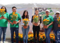 Carolina Fernández dona 100 flores de cempasúchil durante la 18.ª edición de EcoCholula