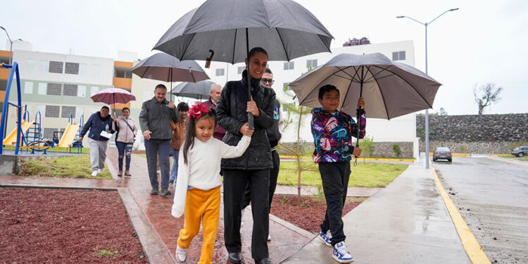 La Cuarta Transformación cree en los derechos del pueblo de México: Claudia Sheinbaum encabeza entrega de viviendas para el bienestar en Morelia, Michoacán