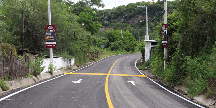 Gobierno estatal abre conexión con Morelos con la pavimentación de la carretera Achichipico – San Miguel