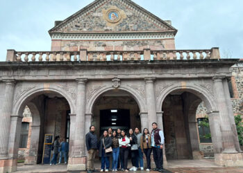 Destacan estudiantes del IEDEP en simposio internacional sobre inteligencia artificial educativa